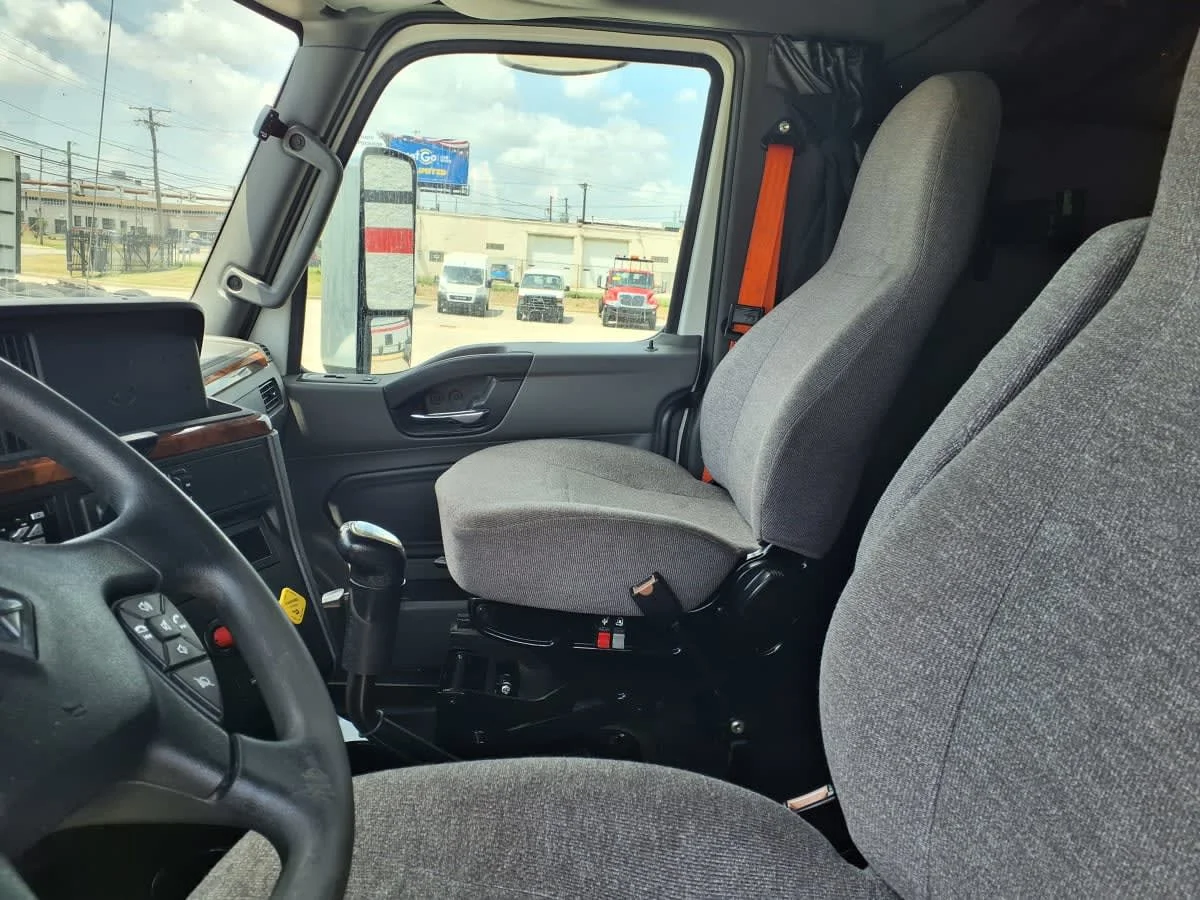 2019 International LT in Cleveland, OH — photo 7
