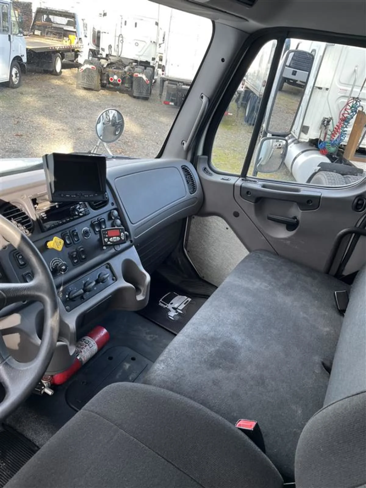 2018 Freightliner M2 106 in Ashland, VA — photo 8