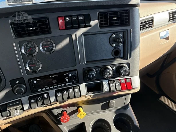 2021 Kenworth T680 - image 12