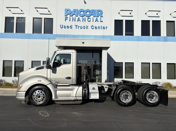 2021 Kenworth T680 - image 3