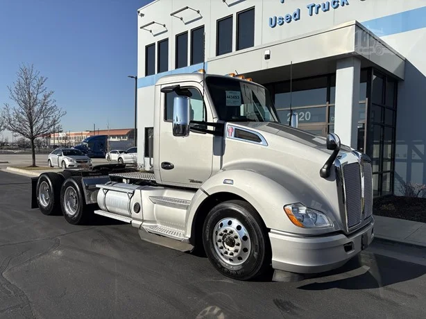 2021 Kenworth T680 - image 2