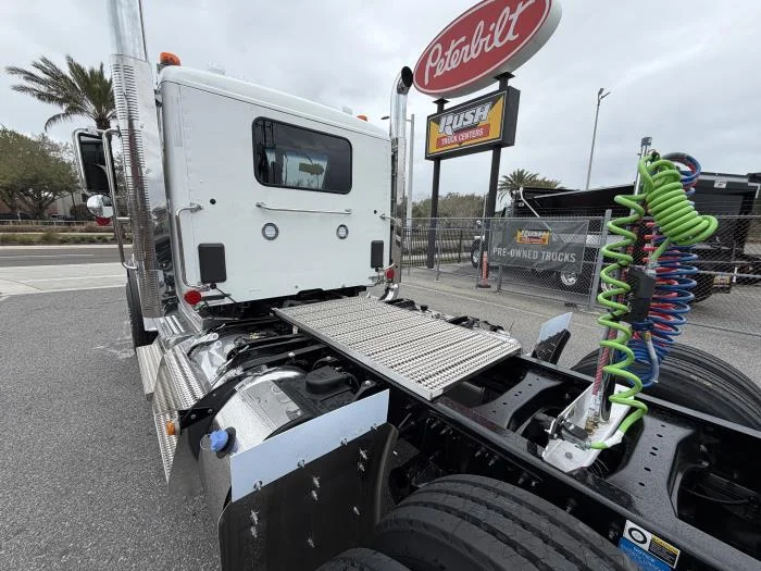 2027 Peterbilt 589 - image 11