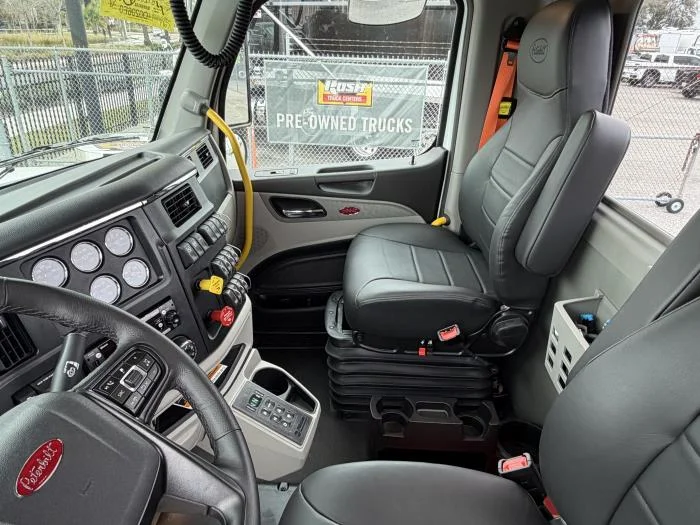 2027 Peterbilt 589 - image 20