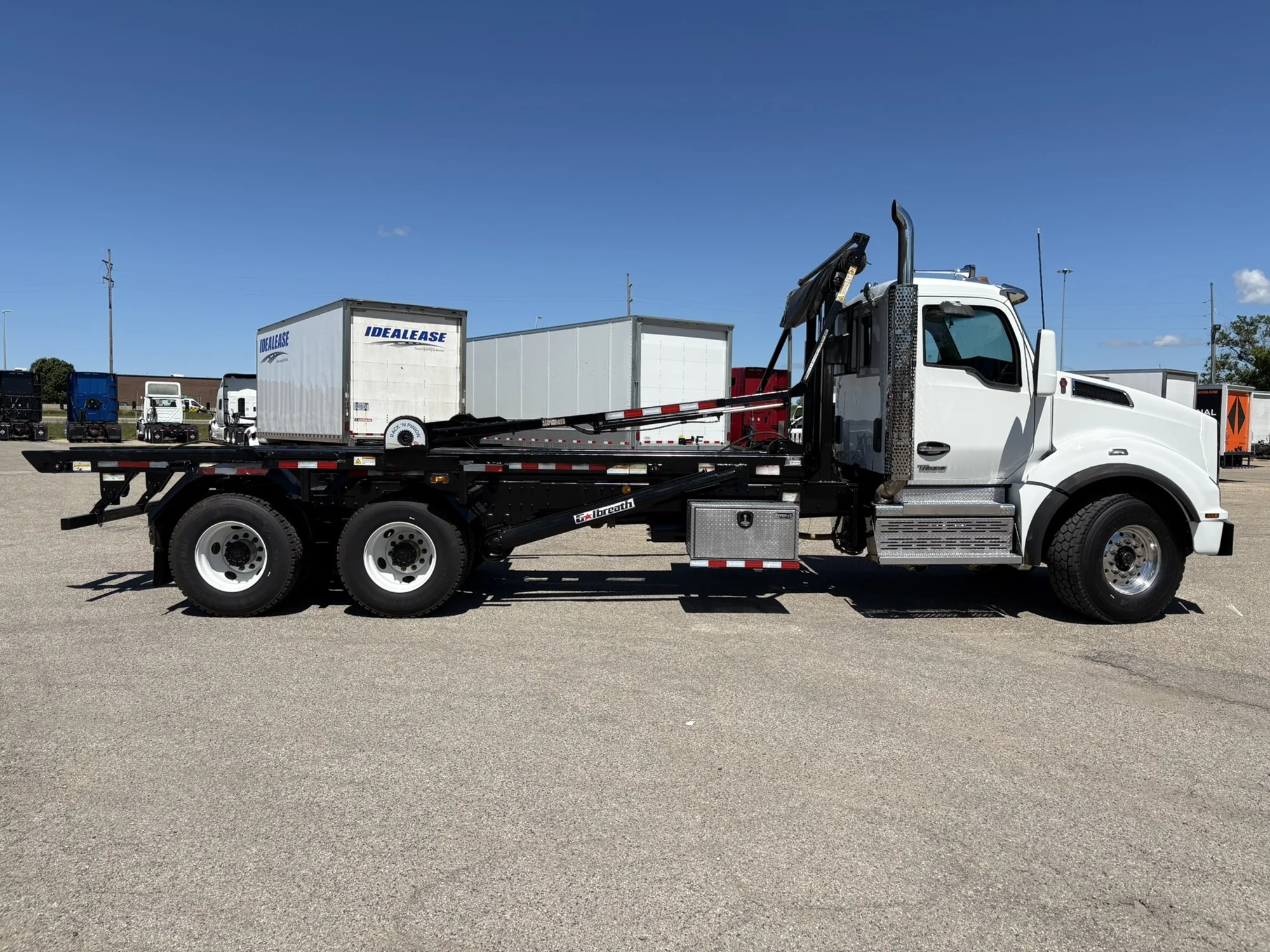 2025 Kenworth T880 in West Michigan International, MI — photo 6