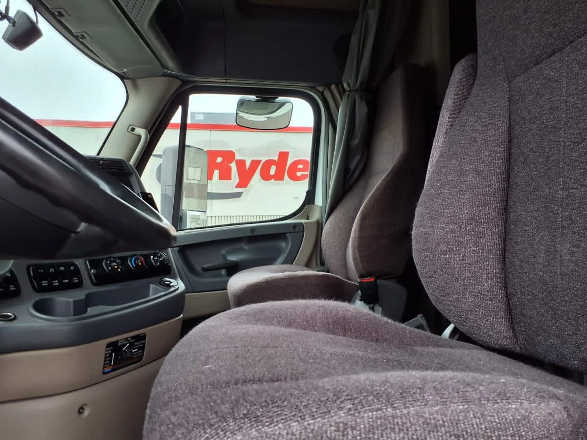 2020 Freightliner Cascadia - image 7