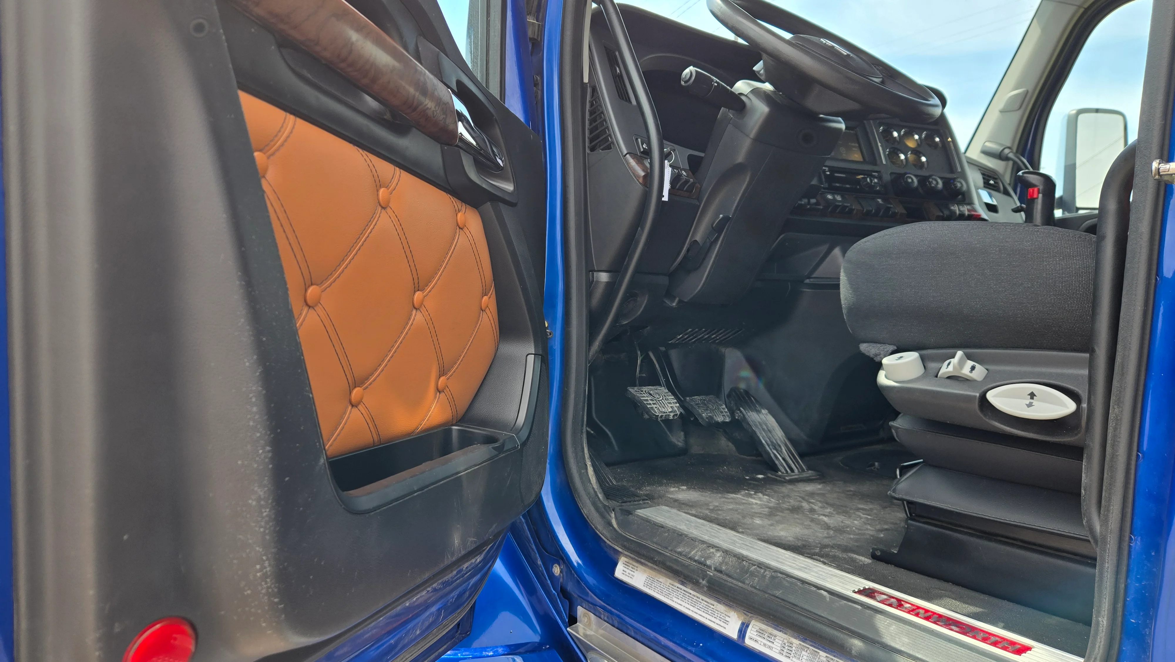 2023 Kenworth T880 - image 8