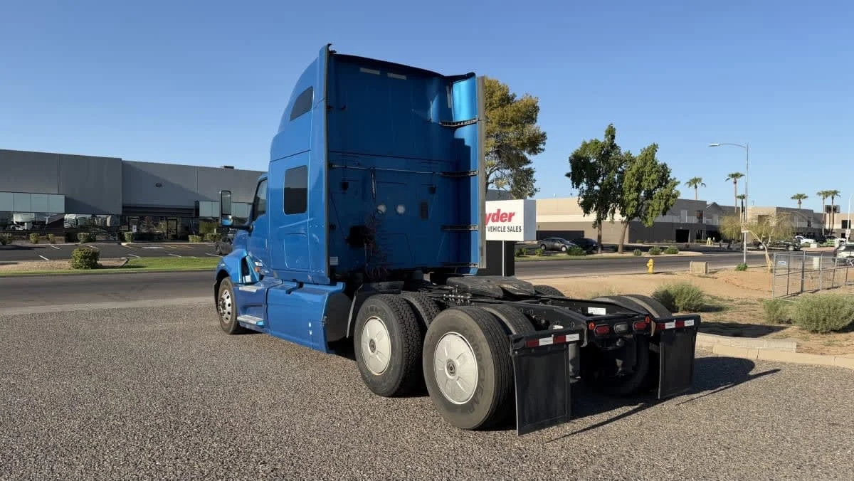 2021 International LT in Phoenix, AZ — photo 6
