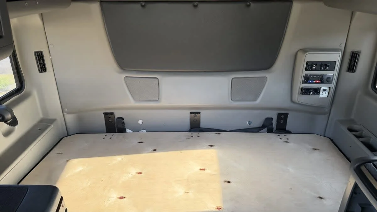 2021 International LT in Phoenix, AZ — photo 8