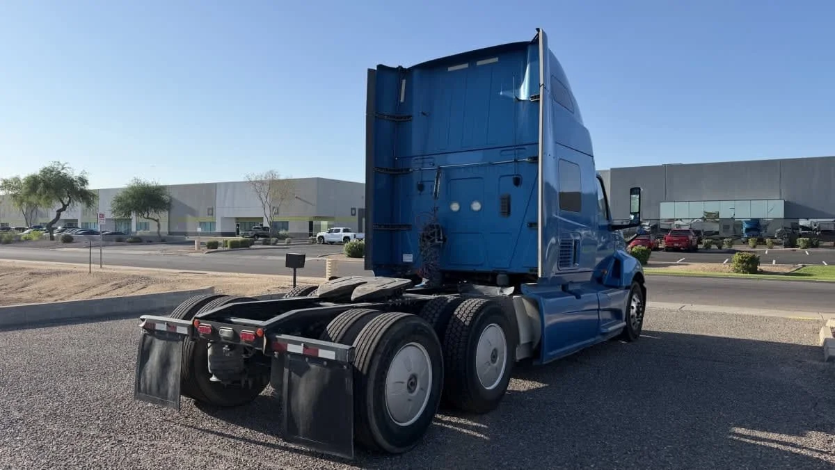 2021 International LT in Phoenix, AZ — photo 4