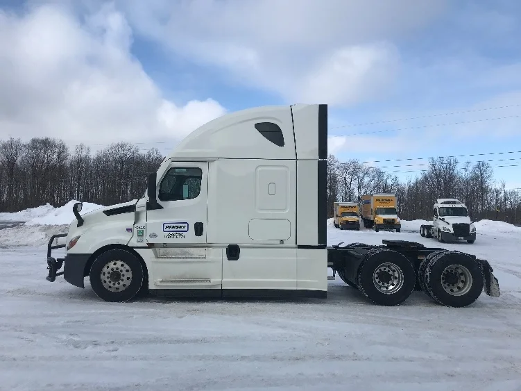 2022 Freightliner Cascadia in Middlefield, OH — photo 4