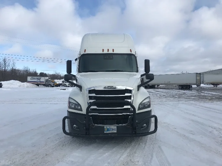 2022 Freightliner Cascadia in Middlefield, OH — photo 2