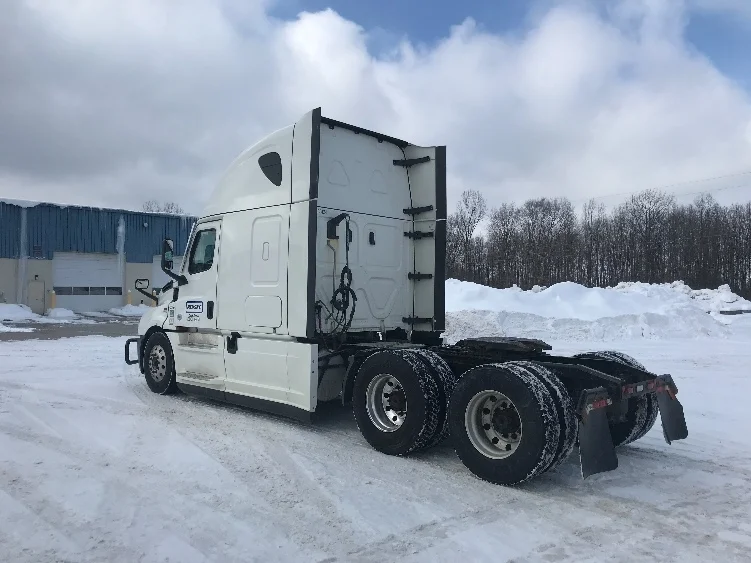 2022 Freightliner Cascadia in Middlefield, OH — photo 5