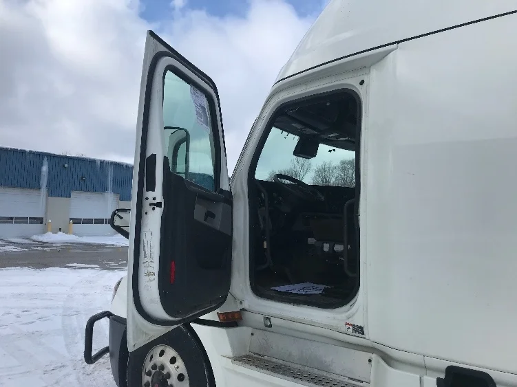 2022 Freightliner Cascadia in Middlefield, OH — photo 9