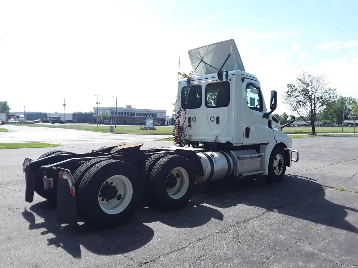 2019 Freightliner Cascadia in Hilliard, OH — photo 4
