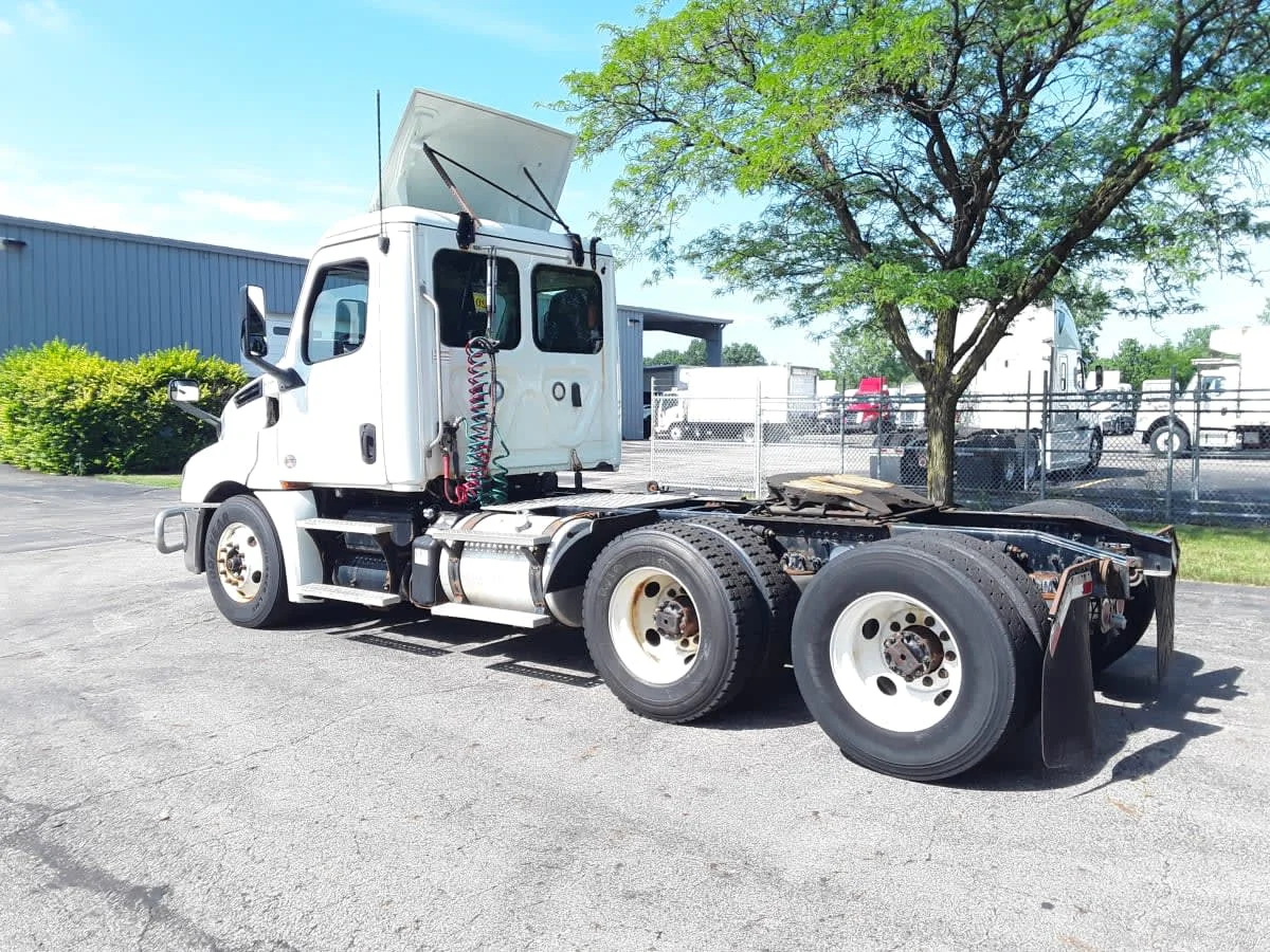 2019 Freightliner Cascadia in Hilliard, OH — photo 6