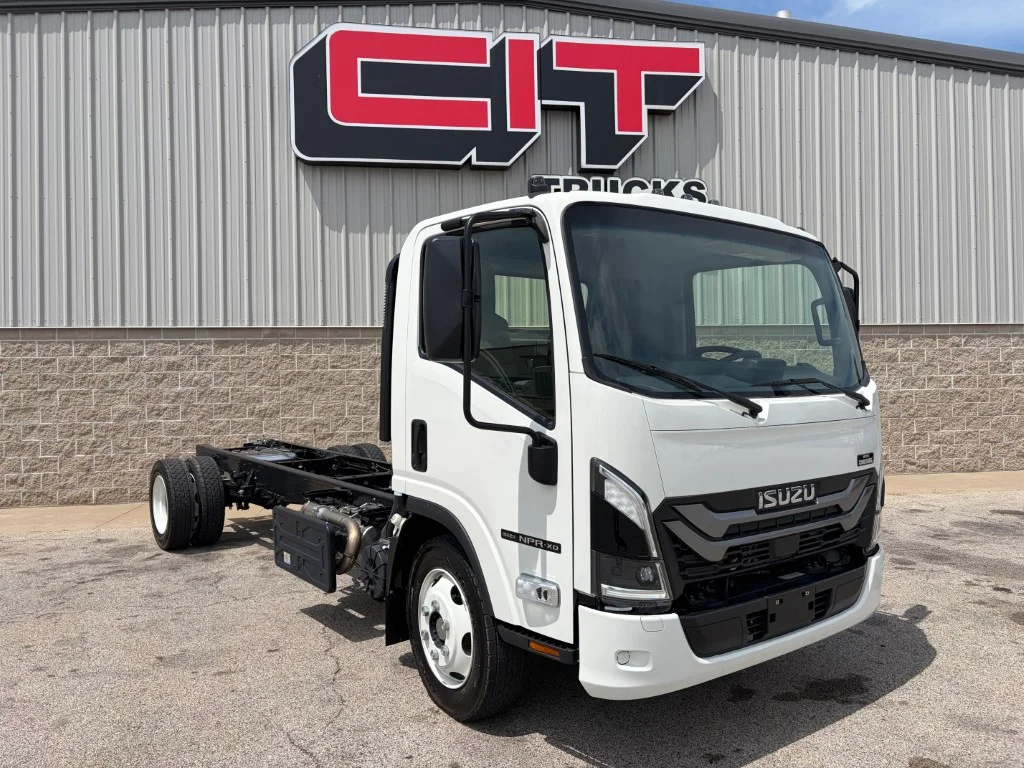 2025 Isuzu NPR in Morton, IL — photo 3
