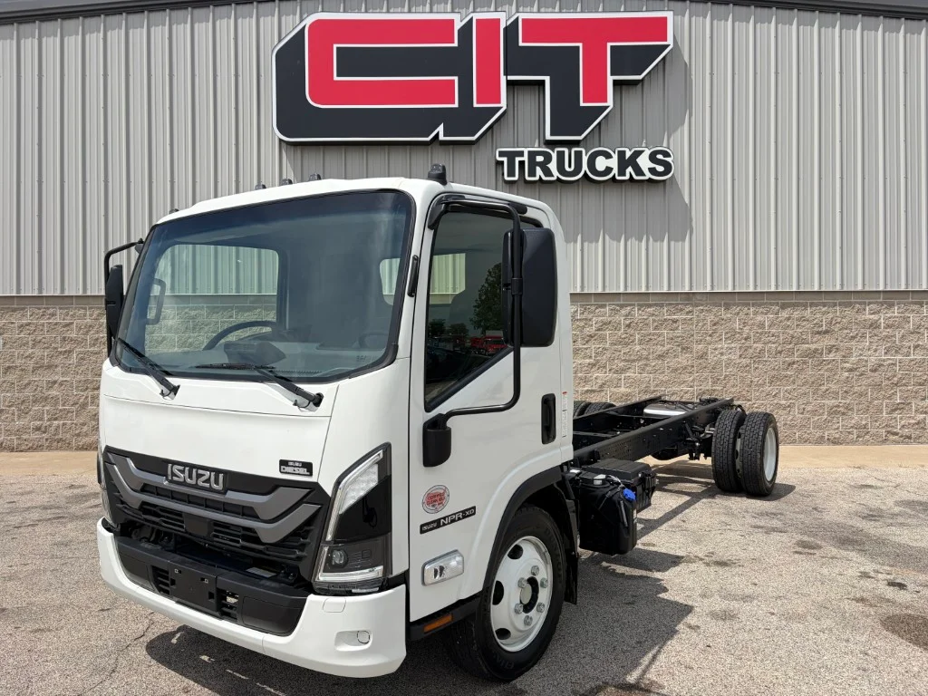 2025 Isuzu NPR