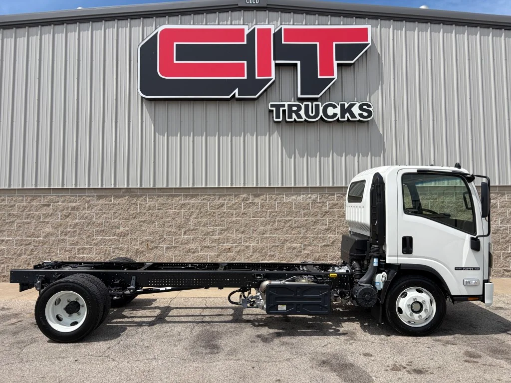 2025 Isuzu NPR in Morton, IL — photo 5