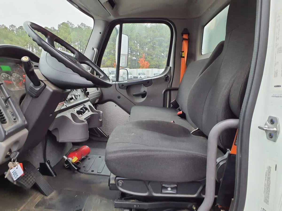 2019 Freightliner M2 106 in Atlanta, GA — photo 7