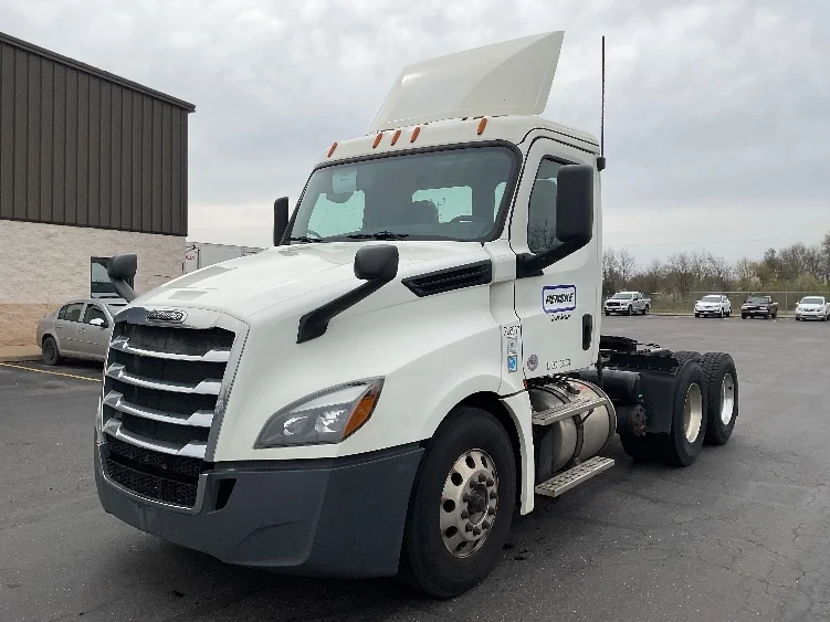 2019 Freightliner Cascadia in Akron, OH — photo 3
