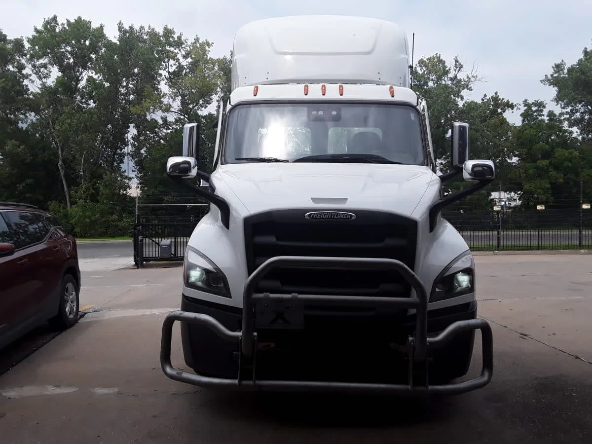 2023 Freightliner in Kansas City, MO — photo 2