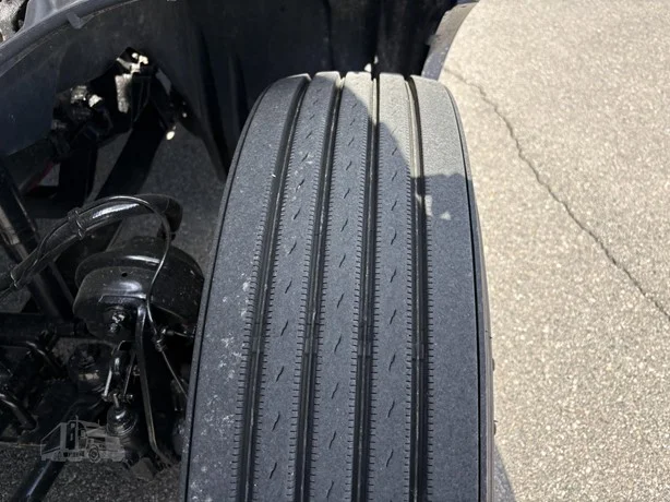 2021 Freightliner Cascadia in MN — photo 12