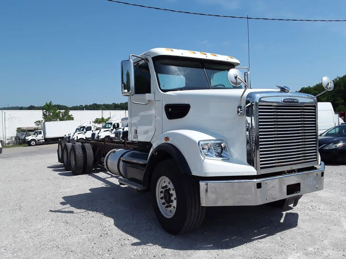 2017 Freightliner 122SD in Pittsburgh, PA — photo 3