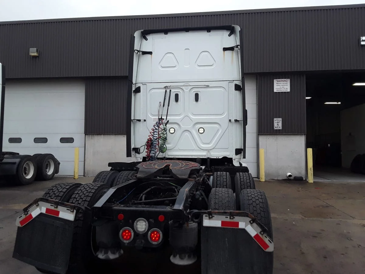 2020 Freightliner Cascadia - image 5