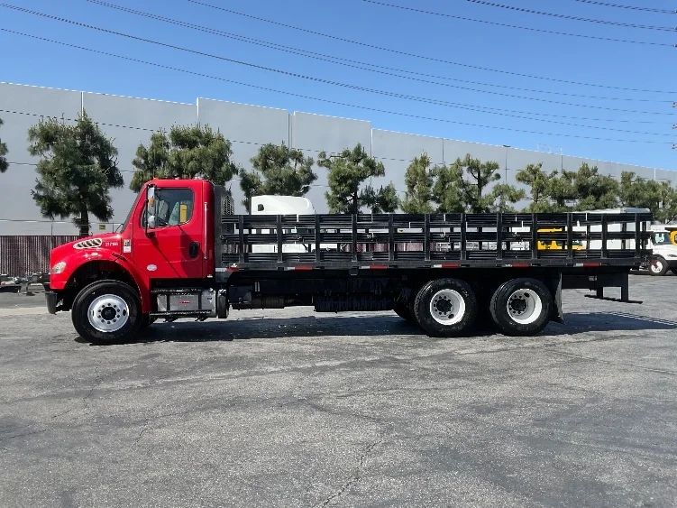 2019 Freightliner M2 106 - image 4