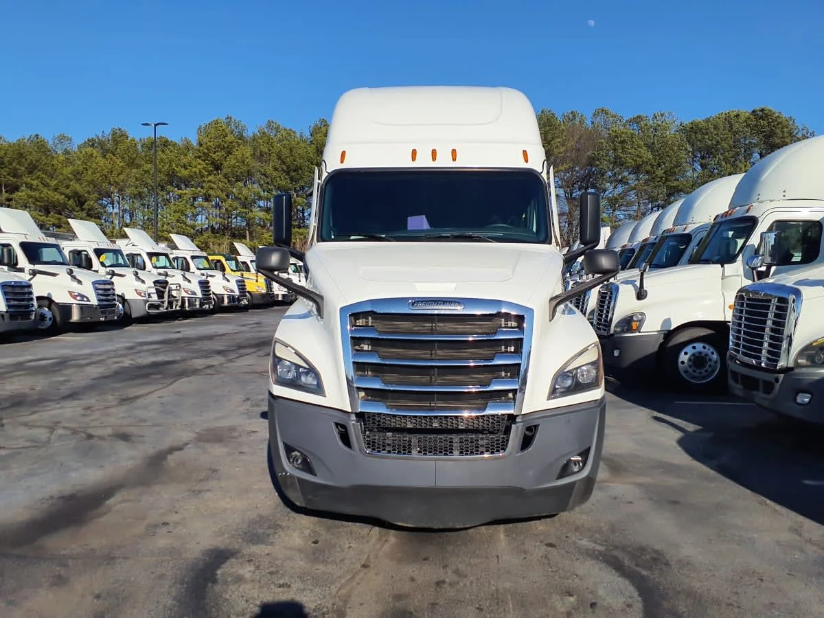 2021 Freightliner Cascadia - image 2