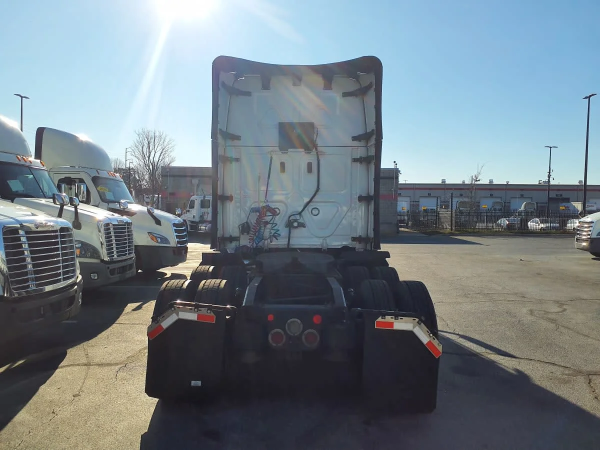 2021 Freightliner Cascadia - image 5