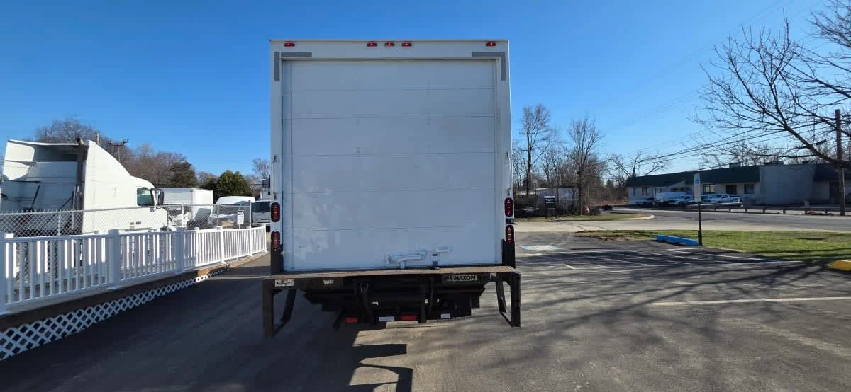 2018 Isuzu NPR - image 5