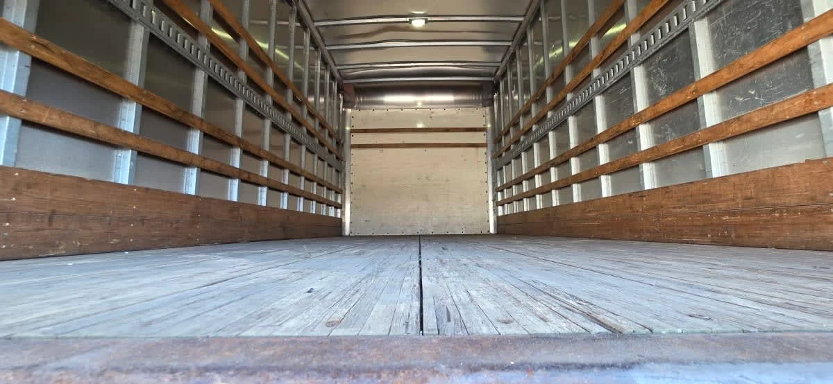 2018 Isuzu NPR - image 8