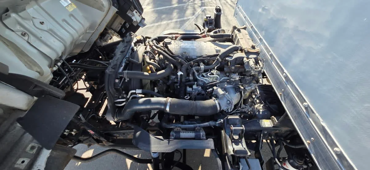 2018 Isuzu NPR - image 9