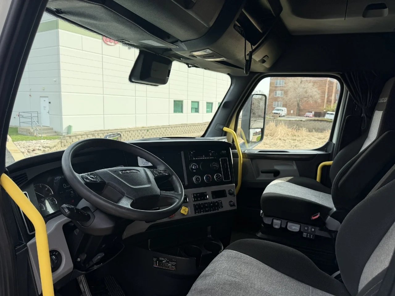 2023 Freightliner Cascadia - image 4