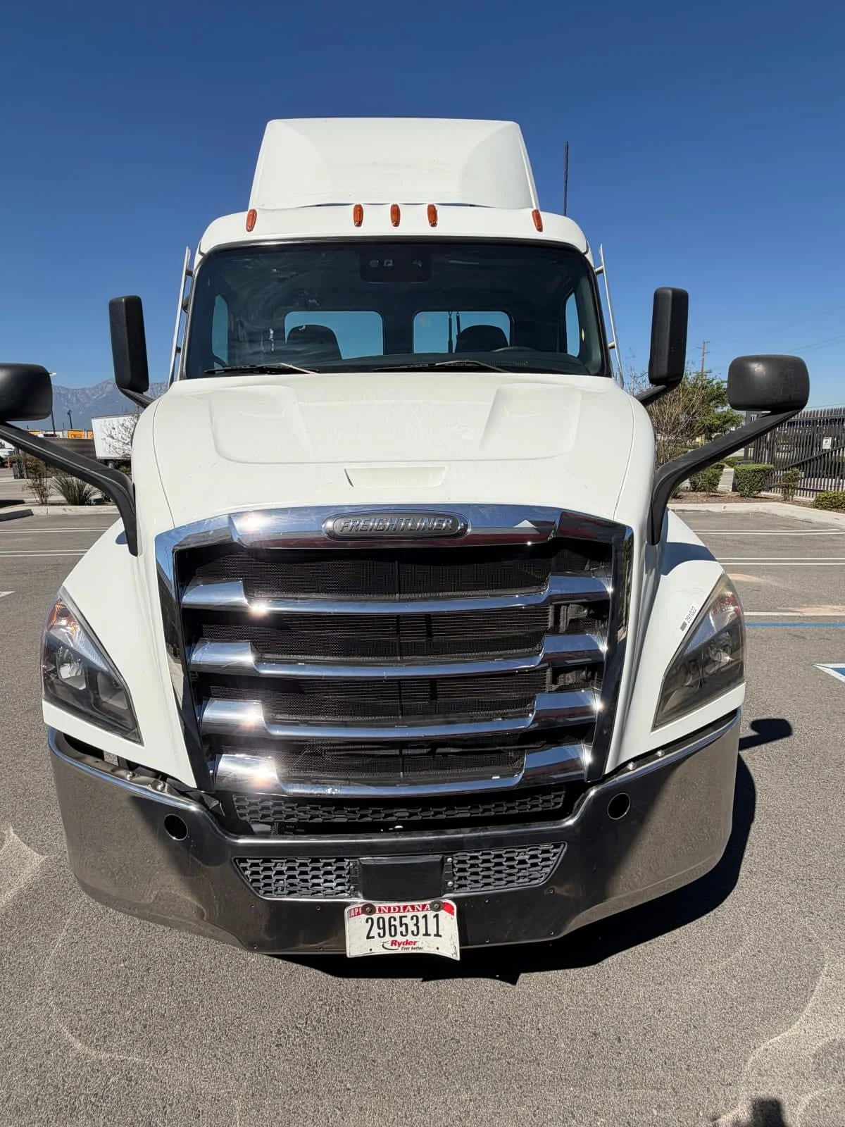 2020 Freightliner Cascadia - image 2