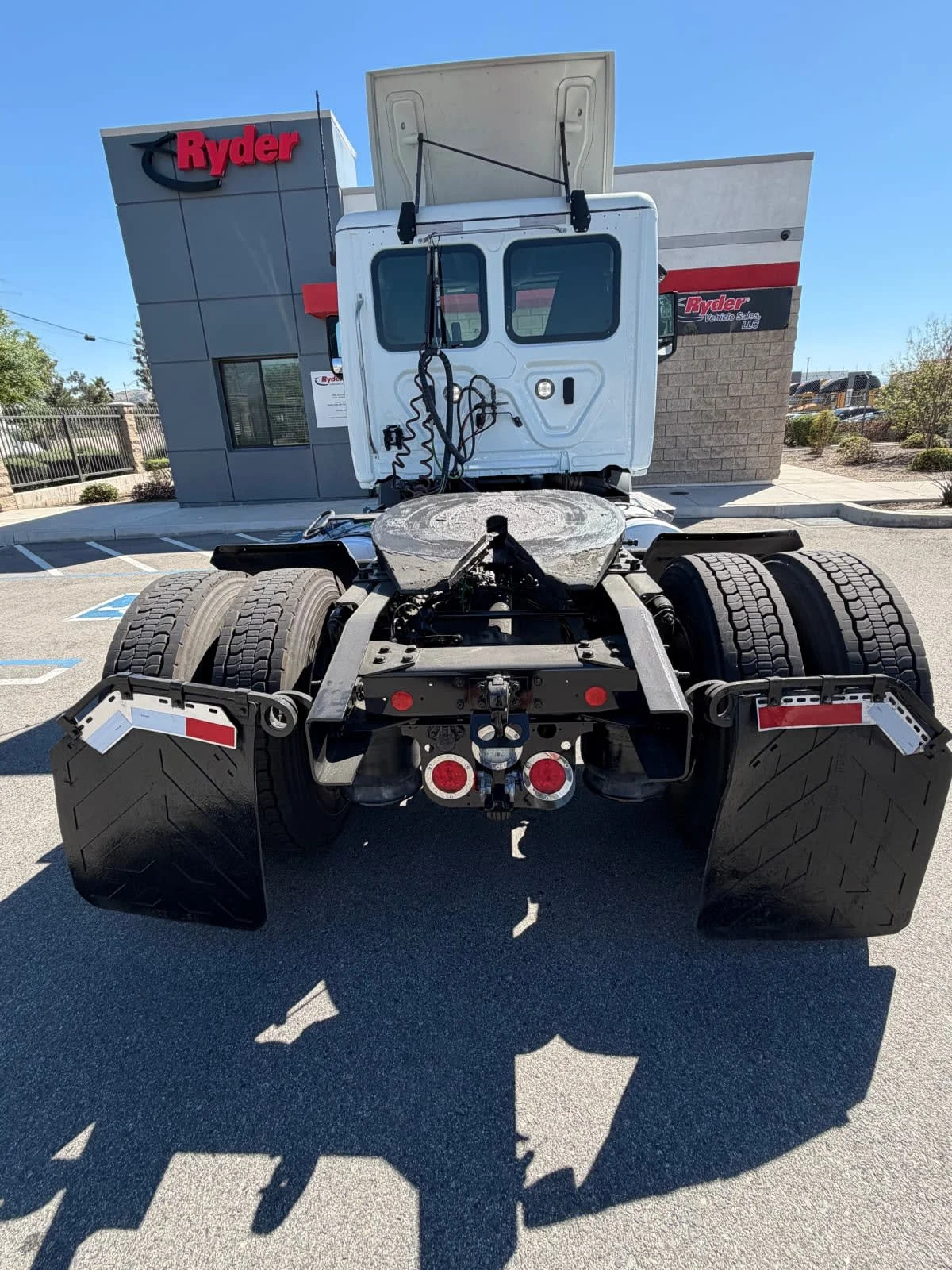 2020 Freightliner Cascadia - image 5