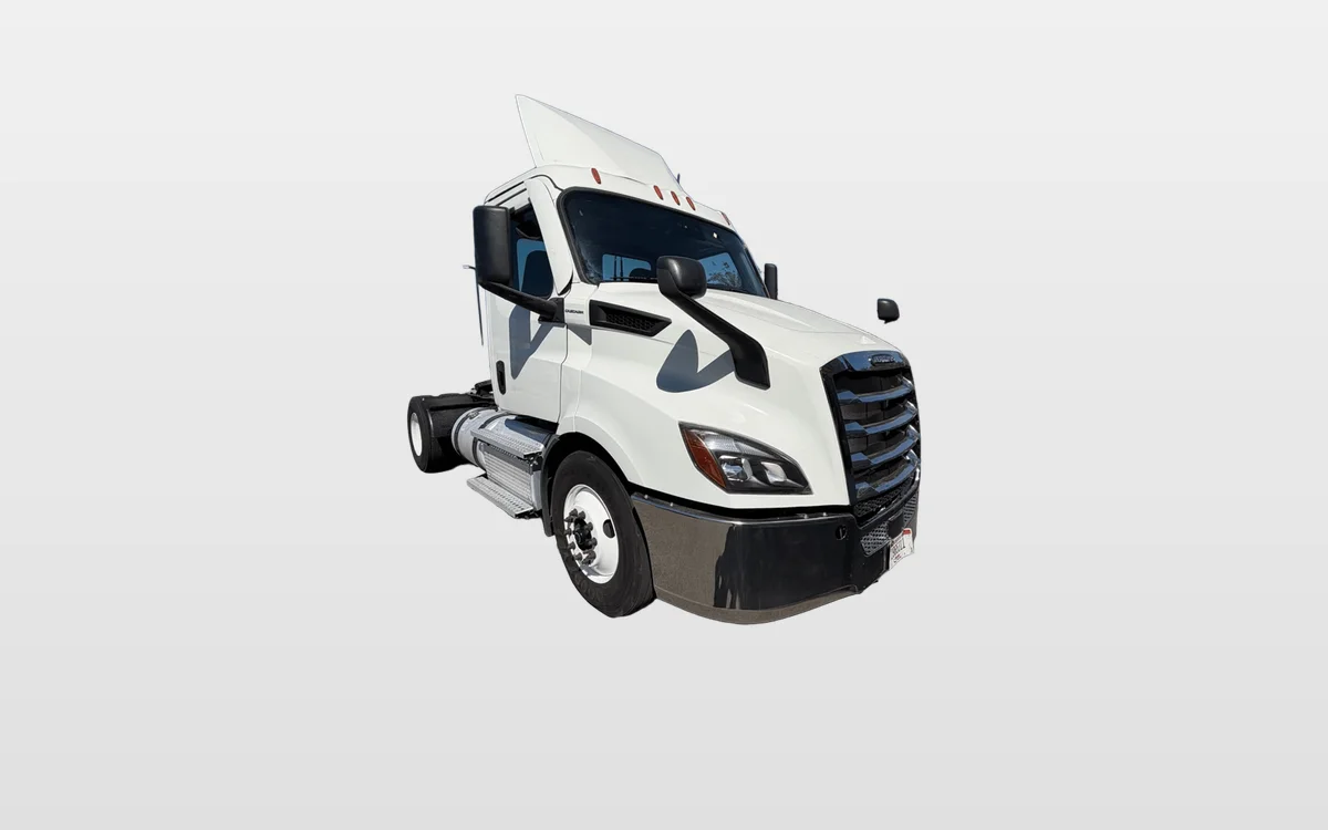 2020 Freightliner Cascadia - image 1