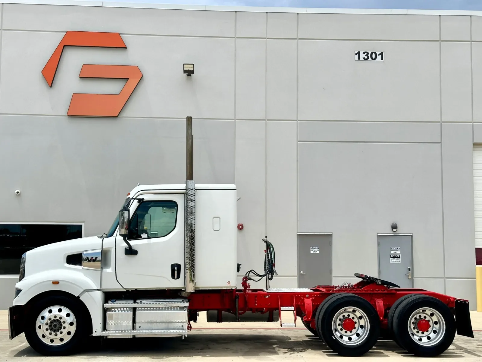 2024 Western Star 49X in Hutchins, TX — photo 4