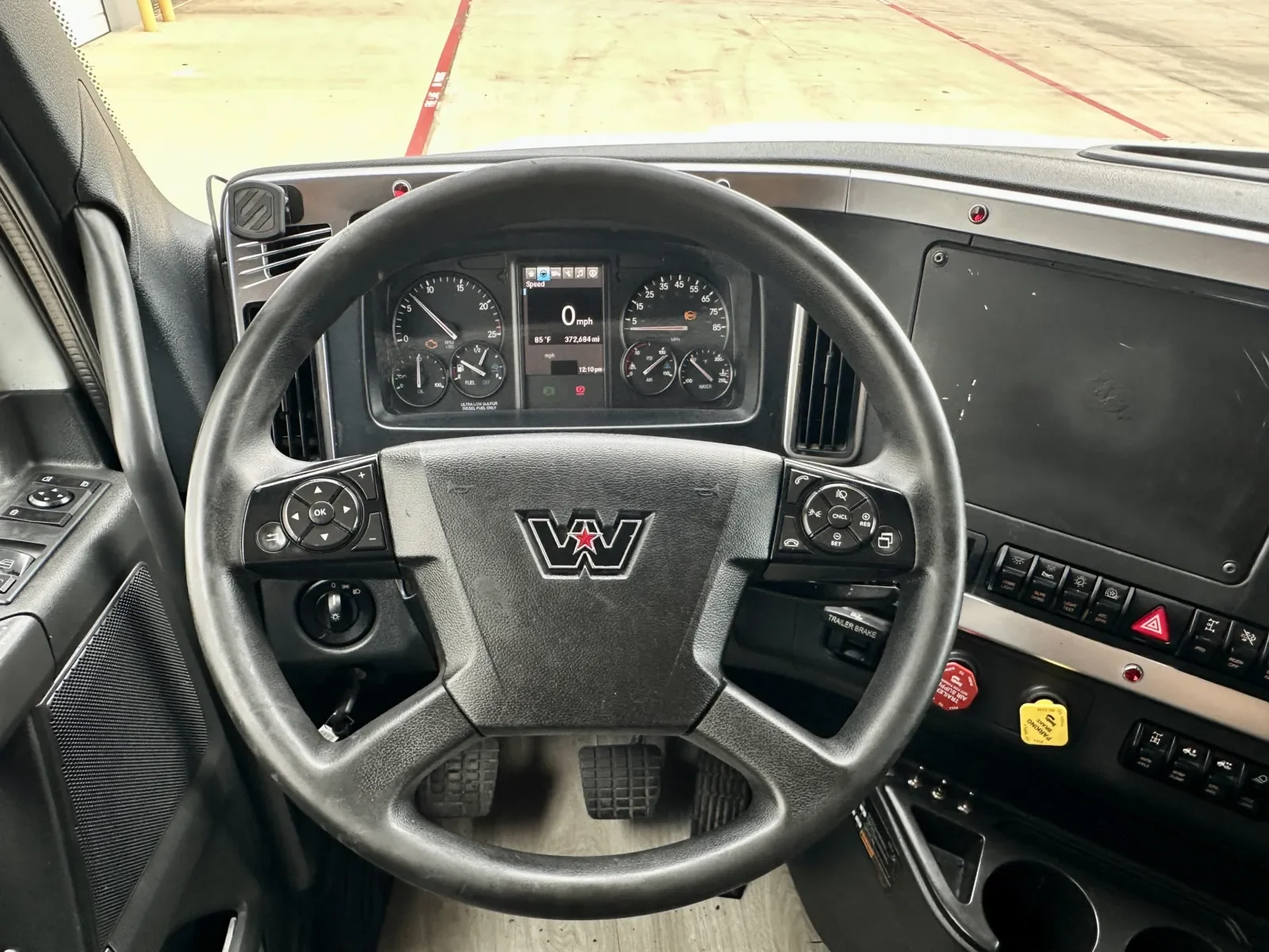 2024 Western Star 49X in Hutchins, TX — photo 16