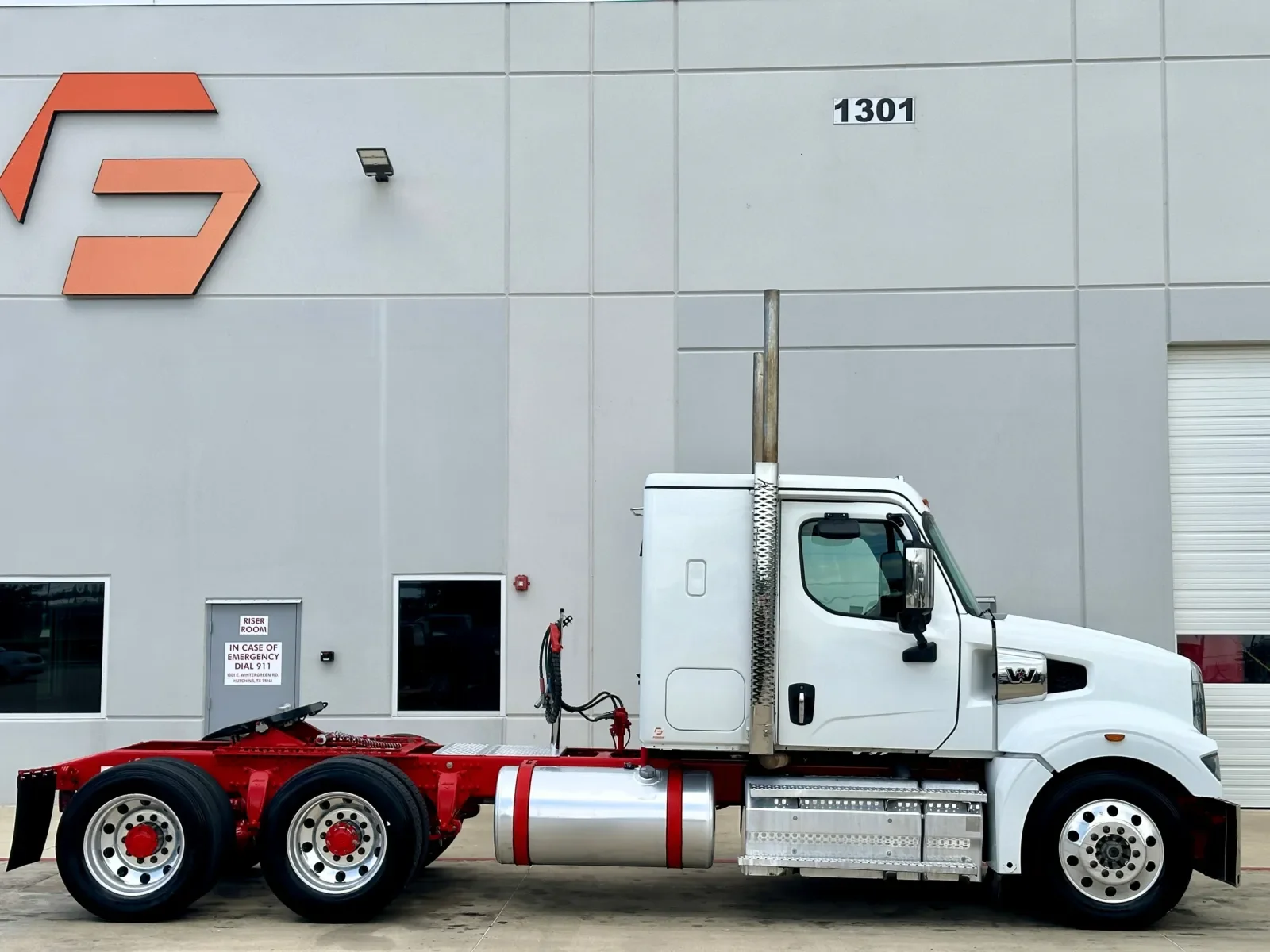 2024 Western Star 49X in Hutchins, TX — photo 3