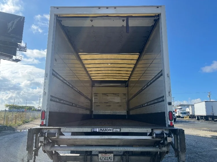 2019 Hino 338 - image 8