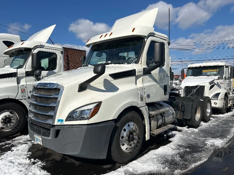 2019 Freightliner Cascadia in Kearny, NJ — photo 3