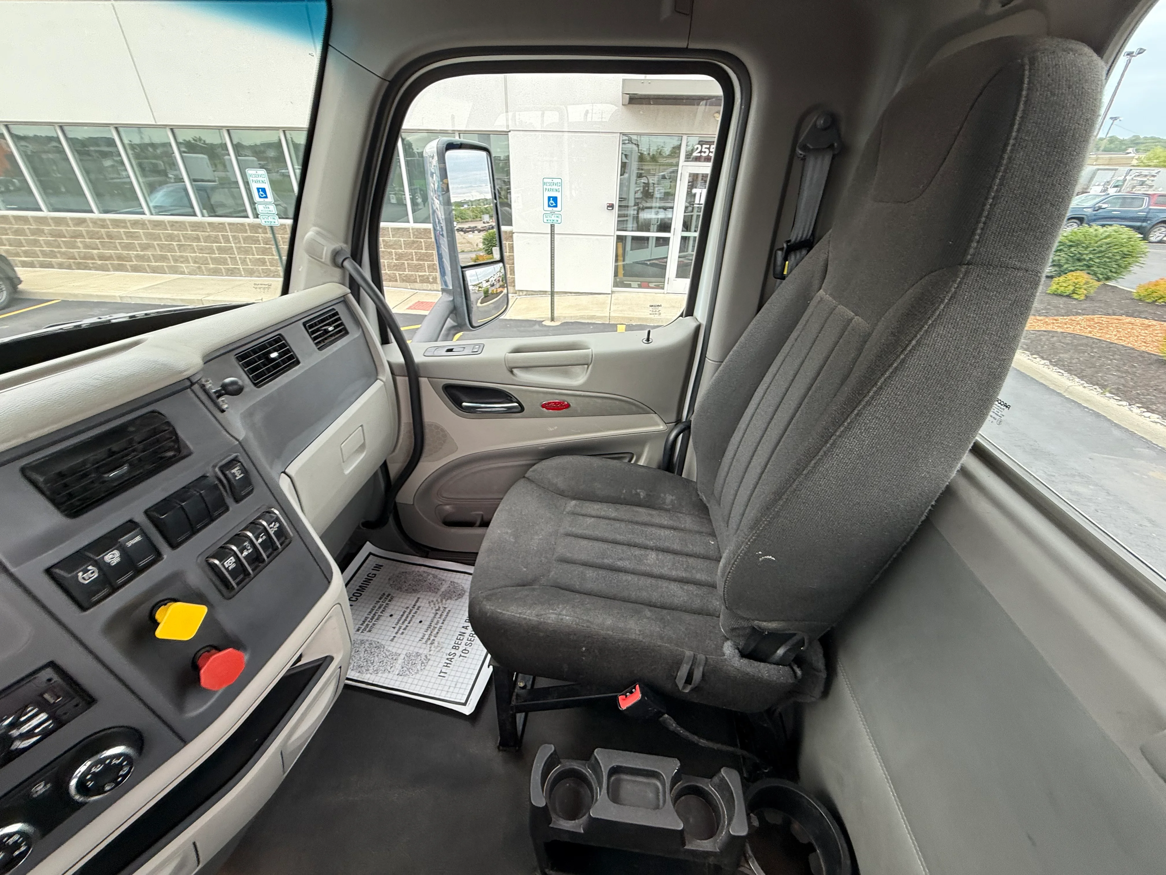 2021 Peterbilt 579 in Cincinnati, OH — photo 16