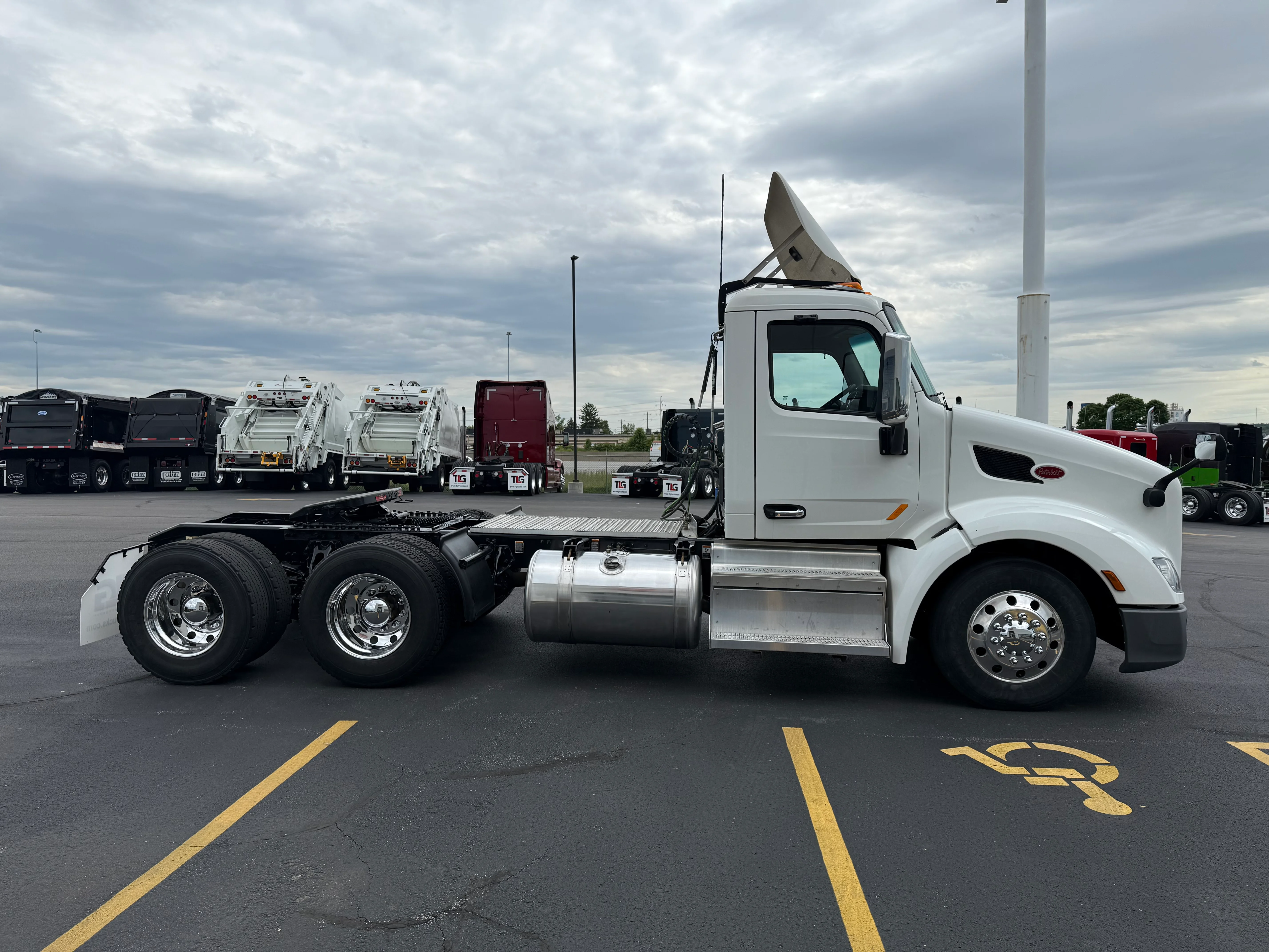 2021 Peterbilt 579 in Cincinnati, OH — photo 6