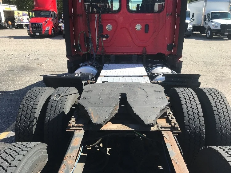 2019 Freightliner Cascadia in Auburn, MA — photo 6