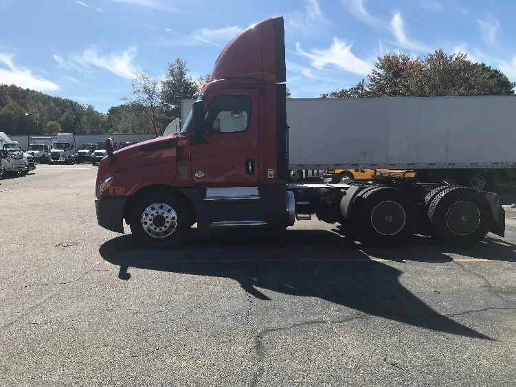 2019 Freightliner Cascadia in Auburn, MA — photo 4