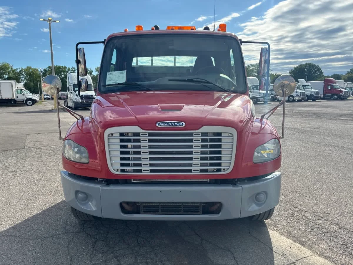 2018 Freightliner M2 106 in Syracuse, NY — photo 2