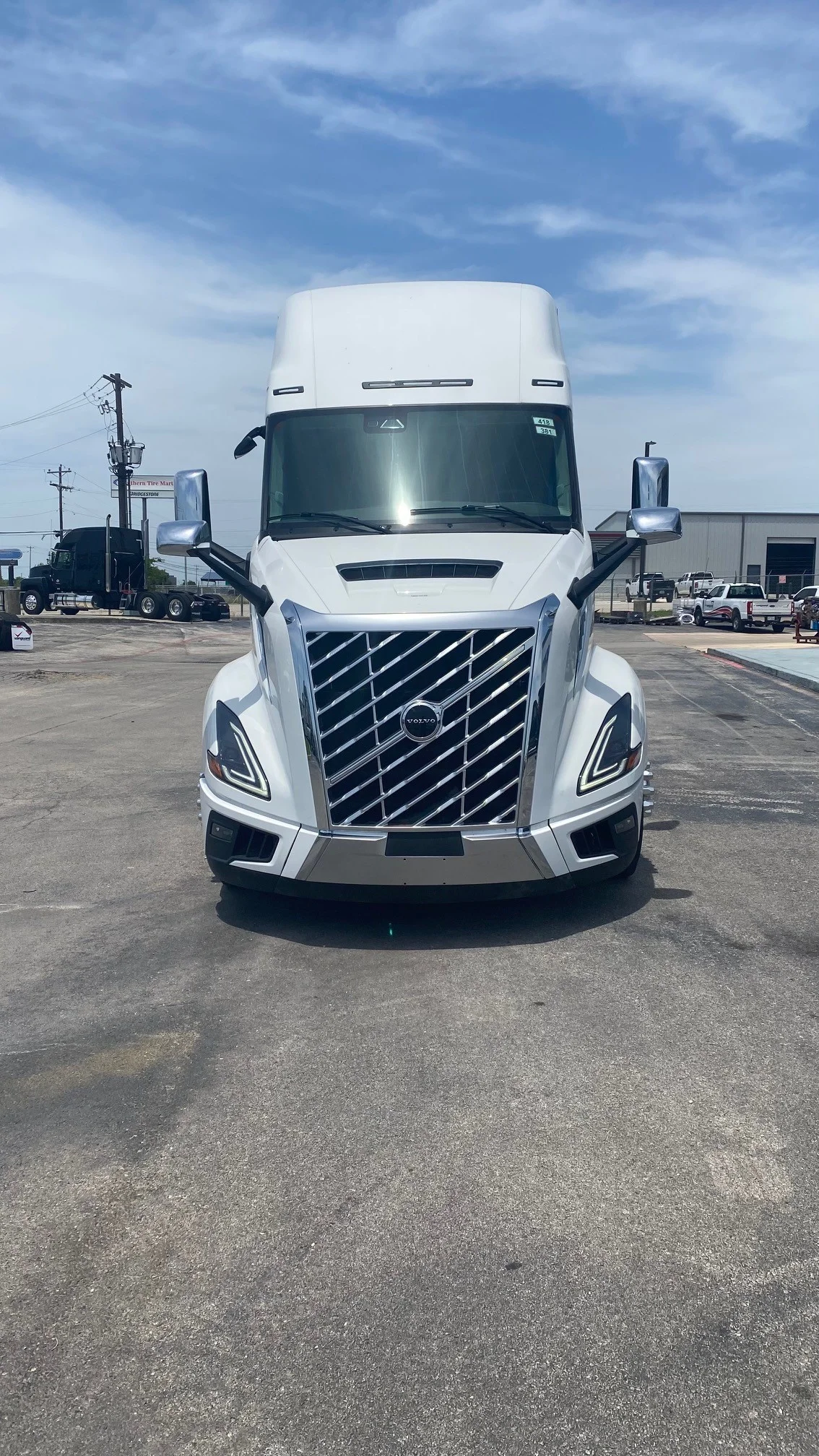 2025 Volvo VNL 860 in AUSTIN, TX — photo 8