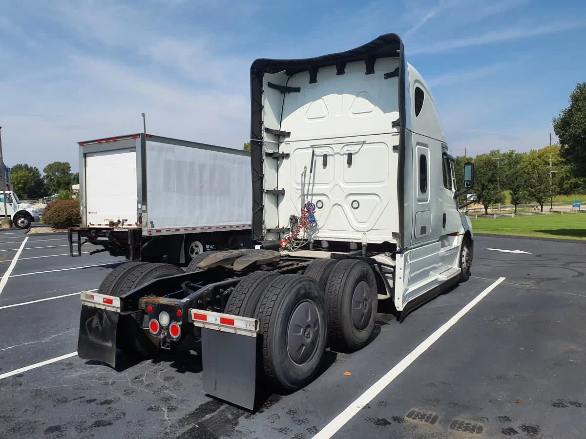 2022 Freightliner Cascadia in O'fallon, MO — photo 4